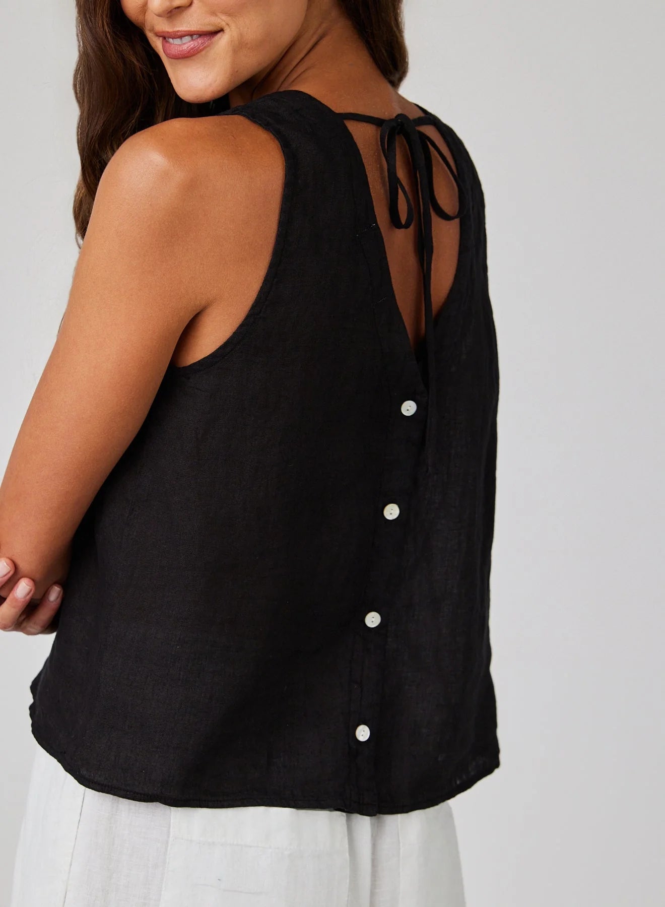 Bella Dahl Sleeveless Button Back Blouse